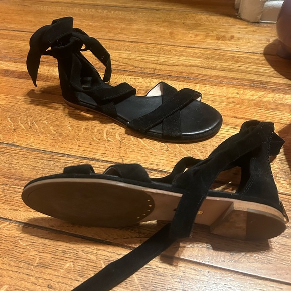Black suede Louise et Cie sandals, size 8. - Picture 2 of 4